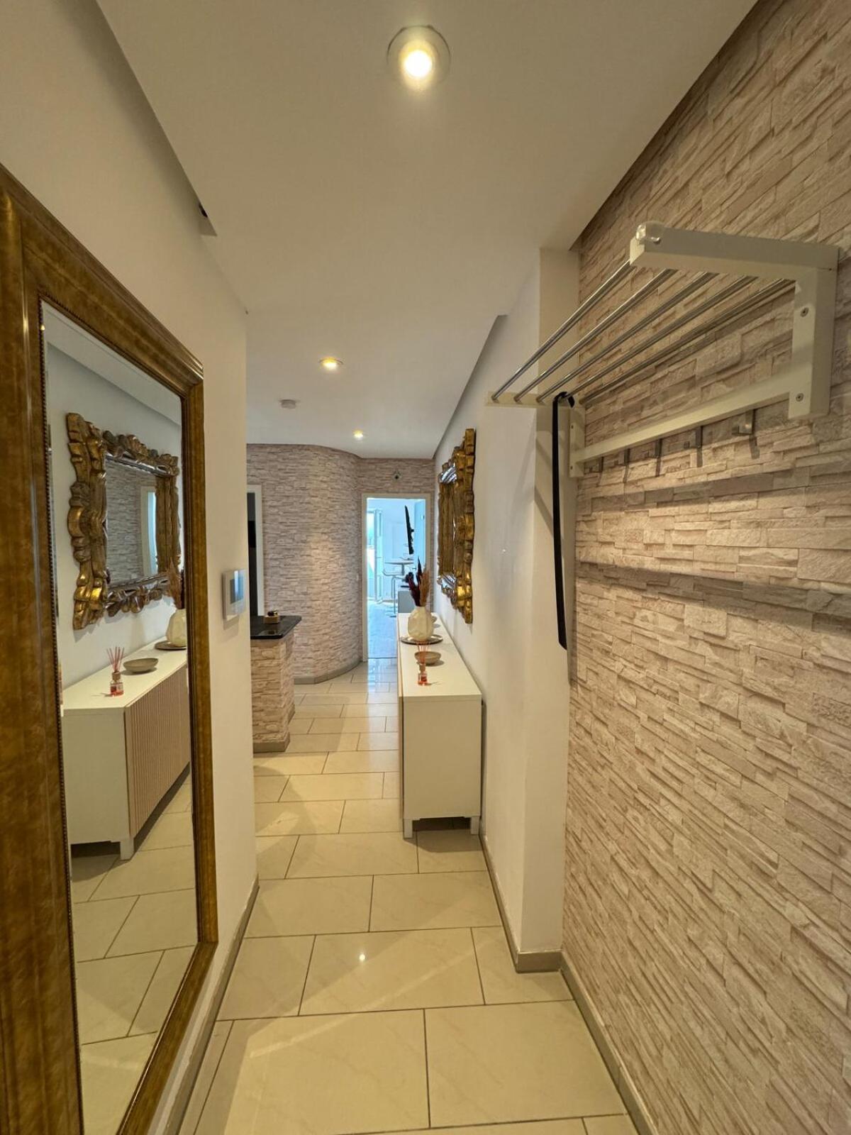 With Garden & 2 Bathrooms Apartment Cologne