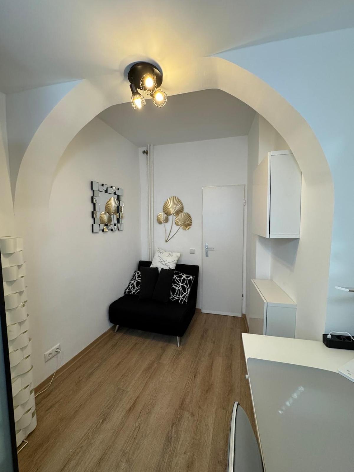 With Garden & 2 Bathrooms