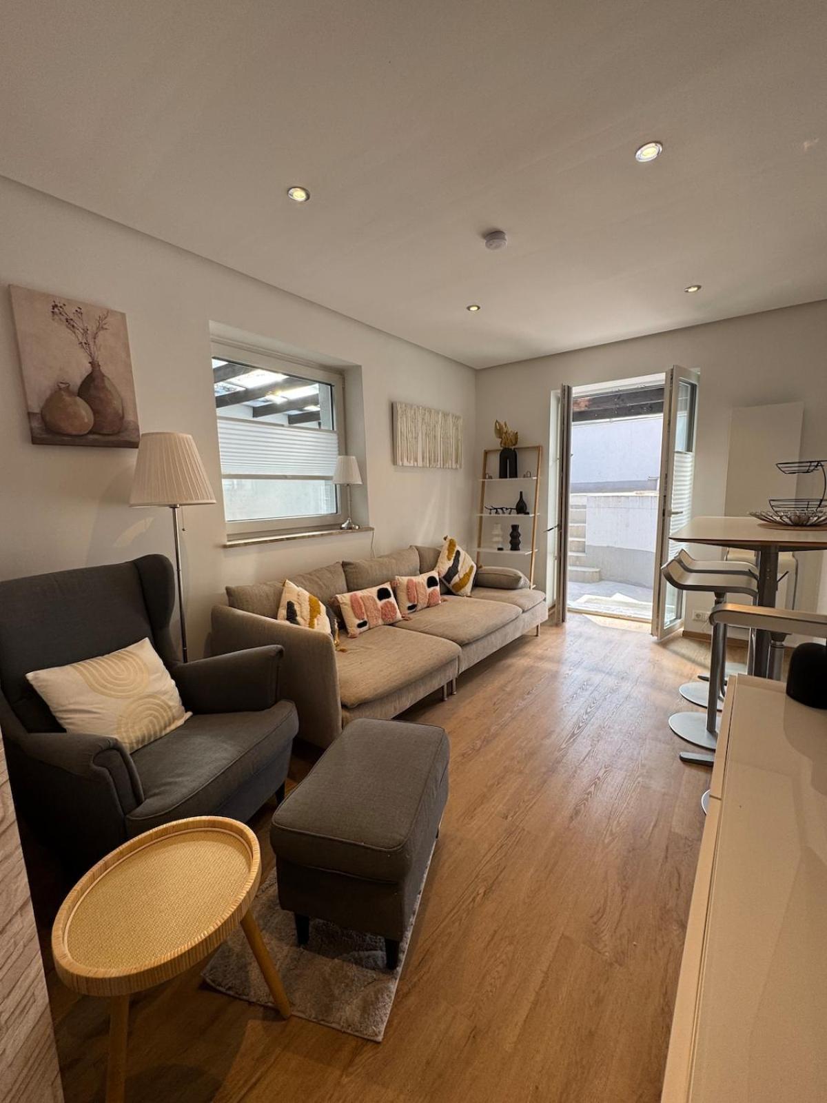 Apartment With Garden & 2 Bathrooms *